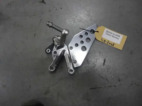 RECHTER SCHETSPLAAT Aprilia Tuono 1000 2006 - 2008