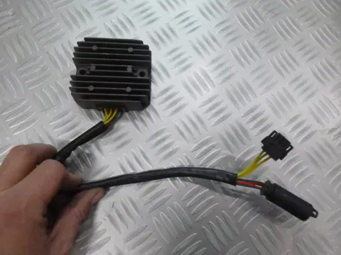SPANNINGSREGELAAR BMW F 800 GT 2012 - 2013
