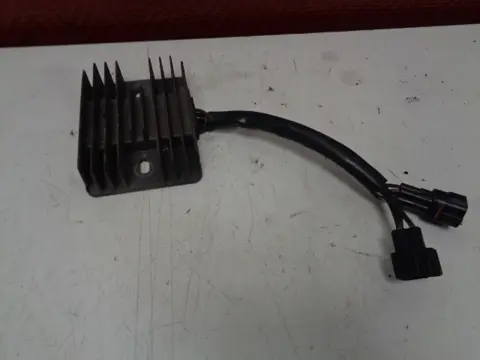 SPANNINGSREGELAAR Suzuki GSR 750 2011 - 2016 / 2011 - 2016