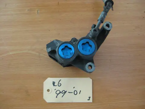REMKLAUW RECHTS VOOR Yamaha YZF R6 1998 - 2002