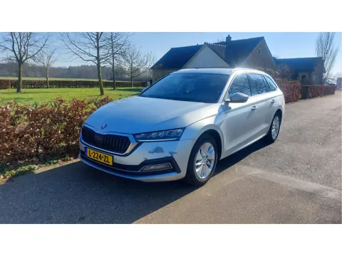 Škoda Octavia Combi 1.0 TSI Business Edition CLIMA/NAVI/LED BJ 2021