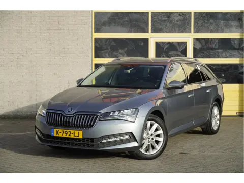 Škoda Superb Combi 1.5 TSI ACT 150PK! Automaat Business Edition BJ2021 Lmv 17" | Led V+A | Pdc | Nav