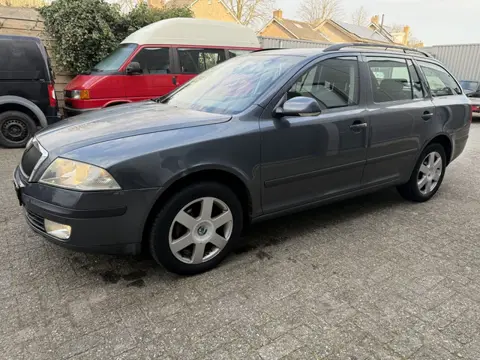 Škoda Octavia Combi 2.0 FSI Elegance 2006APK 7-26 CLIMA, CRUISE