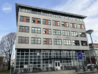 Woning aan de Koningin Wilhelminaplein te Amsterdam