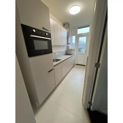 Woning aan de Dorpsweg te Rotterdam