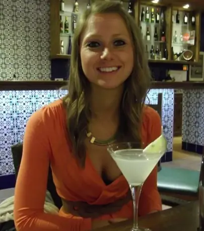 Jonge vrouw zoekt een lieve man voor een relatie