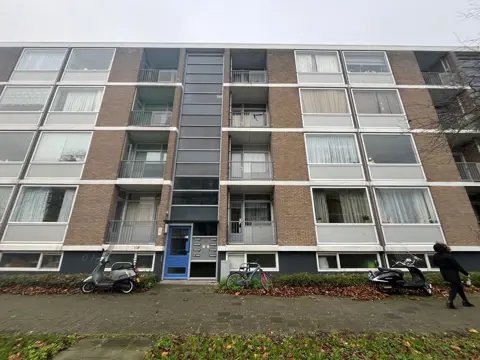 Woning aan de Zwaardvegersgaarde te Den Haag
