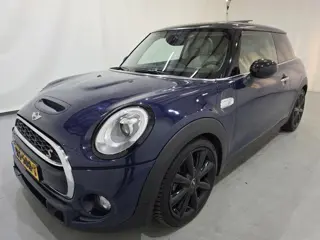 MINI Cooper S 2.0 Chill Serious Business PANO LEDER 141Kw Bjr.2016