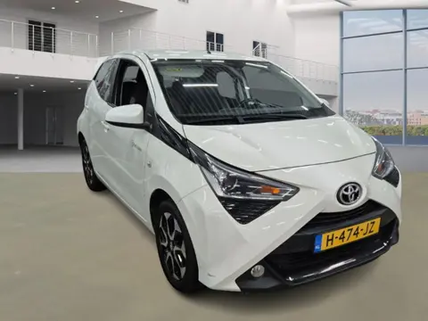 Toyota Aygo 1.0 VVT-i x-Joy AUT! Camera! Carplay! Apk 12-2027! VERWACHT!!