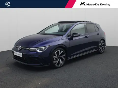 Volkswagen Golf 1.5eTSI/150PK R-Line Blackstyle DSG · Panoramadak · Camera + Parkeersensoren · Stoel
