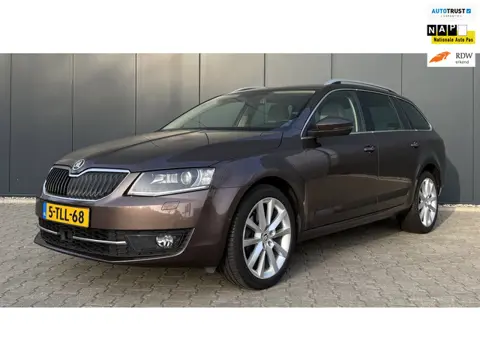 Skoda Octavia Combi 1.4 TSI Greentech Full Options