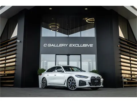 BMW i4 M50 High Executive 84 kWh - M Sport | Panorama | Carbon | 360 Camera | Sportstoelen