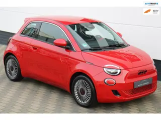 Fiat 500 Red 24 kWh Carplay Camera Navi Cruise SOH 98% !!