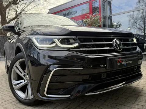Volkswagen Tiguan 1.5 TSI *!* 2x R-LINE *!* VIRTUAL/ RADAR/ IQ LED/ CARPLAY/ 19 INCH *!*