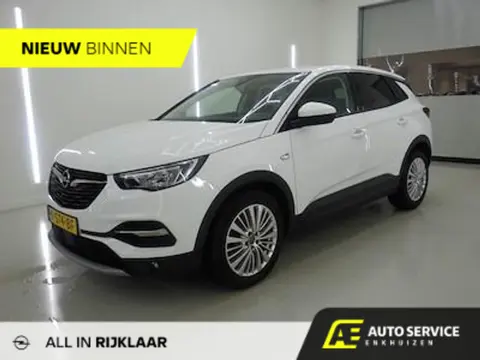 Opel Grandland X 1.2 Turbo Innovation Incl. Bovag garantie, beurt en zeer lage km stand ! | LED | Ca
