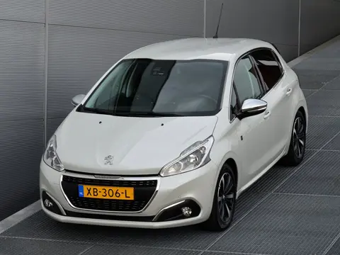 Peugeot 208 1.2 A/T TECH EDITION | AUTOMAAT | CLIMATE | TREKHAAK | CAMERA | 5-DEURS | ALL IN RIJKLAA