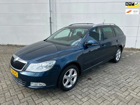 Skoda Octavia Combi 1.4 TSI Automaat Elegance Business Line Cruise Climat Stoelverwarming Navi Trekh