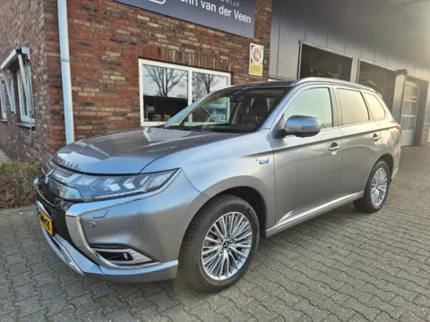 MITSUBISHI OUTLANDER 2.4 PHEV INTENSE+, Stuur/stoel verwarming, 4WD, Schuifdak, ALL IN prijs!