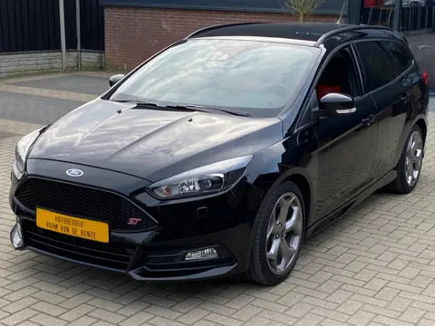 Ford Focus Wagon 2.0 ST 250 PK NIEUWSTAAT XENON LED NAVI CRUISE CLIMA KEYLESS PDC