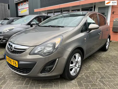Opel Corsa 1.2-16V BlitZ zeer nette auto lage km nap