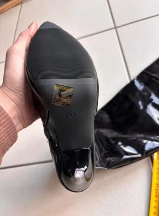 GRATIS Hoge zwarte hoge hak laarzen. Mt.37