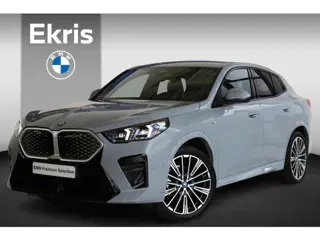 BMW iX2 eDrive20 | M Sport | Leder | Stoelverwarming | Camera | Parkeersensoren Voor en Achter | 20"