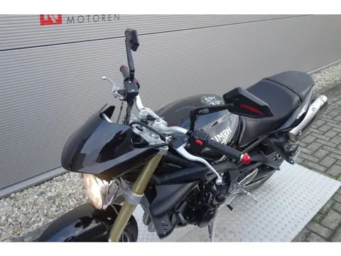 TRIUMPH STREET TRIPLE 675 - 2010