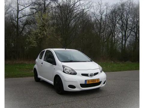 Toyota Aygo 1.0-12V Access . 3 Deurs . Airco .