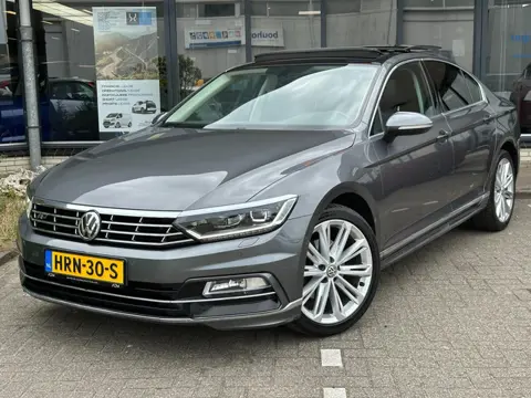 Volkswagen PASSAT 2.0 TDI Business Edition R l ACC l PANO l XENON