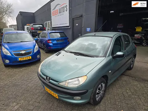 Peugeot 206 1.4 XT NW APK 6-5-2027 CARPLAY 5 DEURS