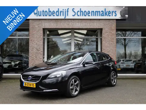Volvo V40 1.6 T2 Momentum TREKHAAK CRUISE CLIMA NAVI DIGITAL-DASH PDC LMV NAP NETTE-AUTO R-DESIGN-LM