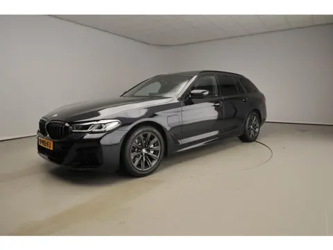BMW 5 Serie Touring 530e xDrive | M-Sportpakket | Laserlicht | Leder | Navigatie | Trekhaak | Schuif