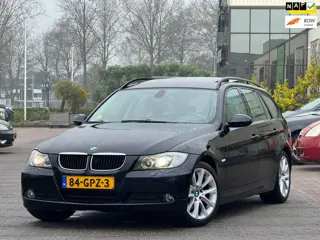 BMW 3-serie Touring 318i High Executive | Panoramadak | Xenon | Parkeersensoren | Sportstoelen | 18 