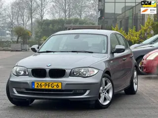 BMW 1-serie 118i Business Line | Climate control | Cruise control | LM velgen 17 inch | 2 sleutels |