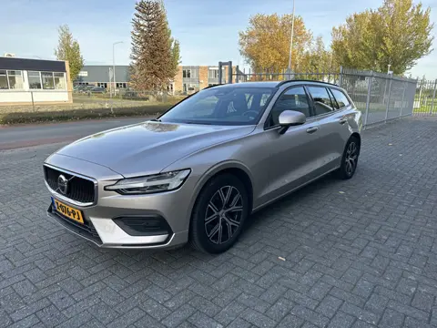 Volvo V60 2.0 B3 Essential Edition (bj 2024, automaat)