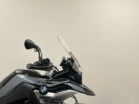 BMW F 750 GS Style Exclusive, verlaagde vering, mooie accessoires !