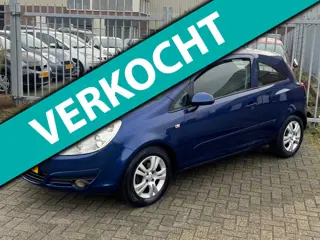 Opel Corsa 1.4-16V Enjoy 90PK! NL AUTO NAP! Airco l MTF-stuur l PDC l AUX l LMV! NIEUWE APK!