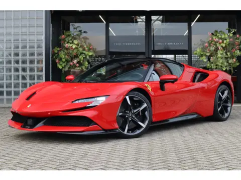 Ferrari SF90 Spider 4.0 V8 Carbon in/ex, Lift, Airbrushed Shields, Pass. display, JBL