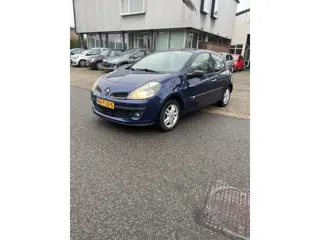 Renault Clio 1.6-16V Dynamique Comfort Airco,Keurig nette en goed onderhouden Clio. Apk 09-03-2027
