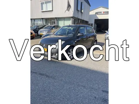 Suzuki Swift 1.3 Exclusive 5 Deurs,Airco,Keyless. LET OP: Auto rijdt goed maar versnelling bak is ho