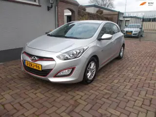 Hyundai I30 5drs 16 gdi bj 2015 nwe apk 1.6 GDI i-Motion