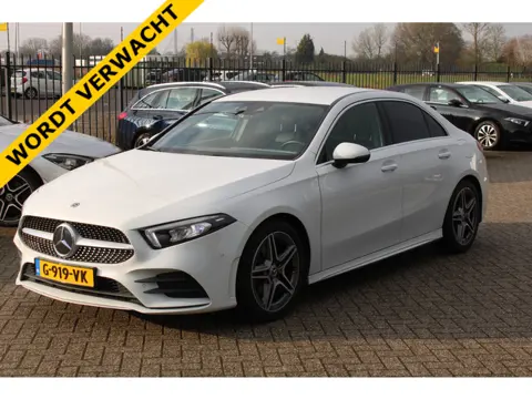 Mercedes-Benz A-Klasse 180 AUT7 AMG LINE WIDESCREEN NAVI CAMERA CARPLAY NL AUTO