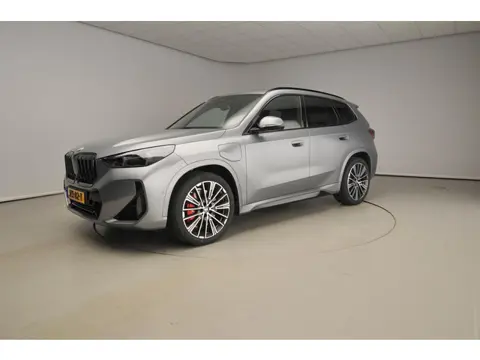 BMW X1 xDrive25e M-Sportpakket / Trekhaak / Panoramadak / Head-up / Harman Kardon / LED / Getint gla