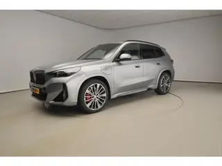 BMW X1 xDrive25e M-Sportpakket / Trekhaak / Panoramadak / Head-up / Harman Kardon / LED / Getint gla