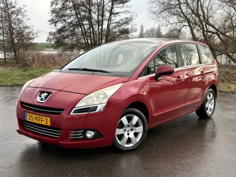 Peugeot 5008 1.6 THP ST PANO Sensoren Trekhaak NAVI Airco