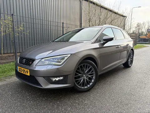 SEAT Leon ST 1.4 TSI FR Connect / FR UITVOERING / PANORAMADAK / CARPLAY