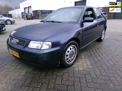 Audi A3 1.6 Attraction automaat