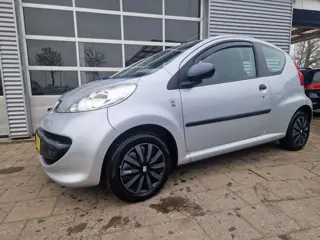 Peugeot 107 1.0-12V XR A.P.K. eind maart 2027 !!!