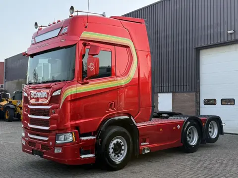 Scania R520 V8 / Retarder / Full Air / 295 WB / PTO + Hydraulic / Full spoiler / Leather Seats / Cam