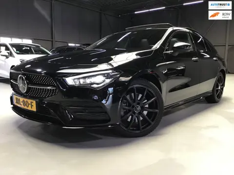 Mercedes-Benz CLA-klasse Shooting Brake 250 e AMG Line I Dealer Onderh. I Pano I Clima I Cruise I 19